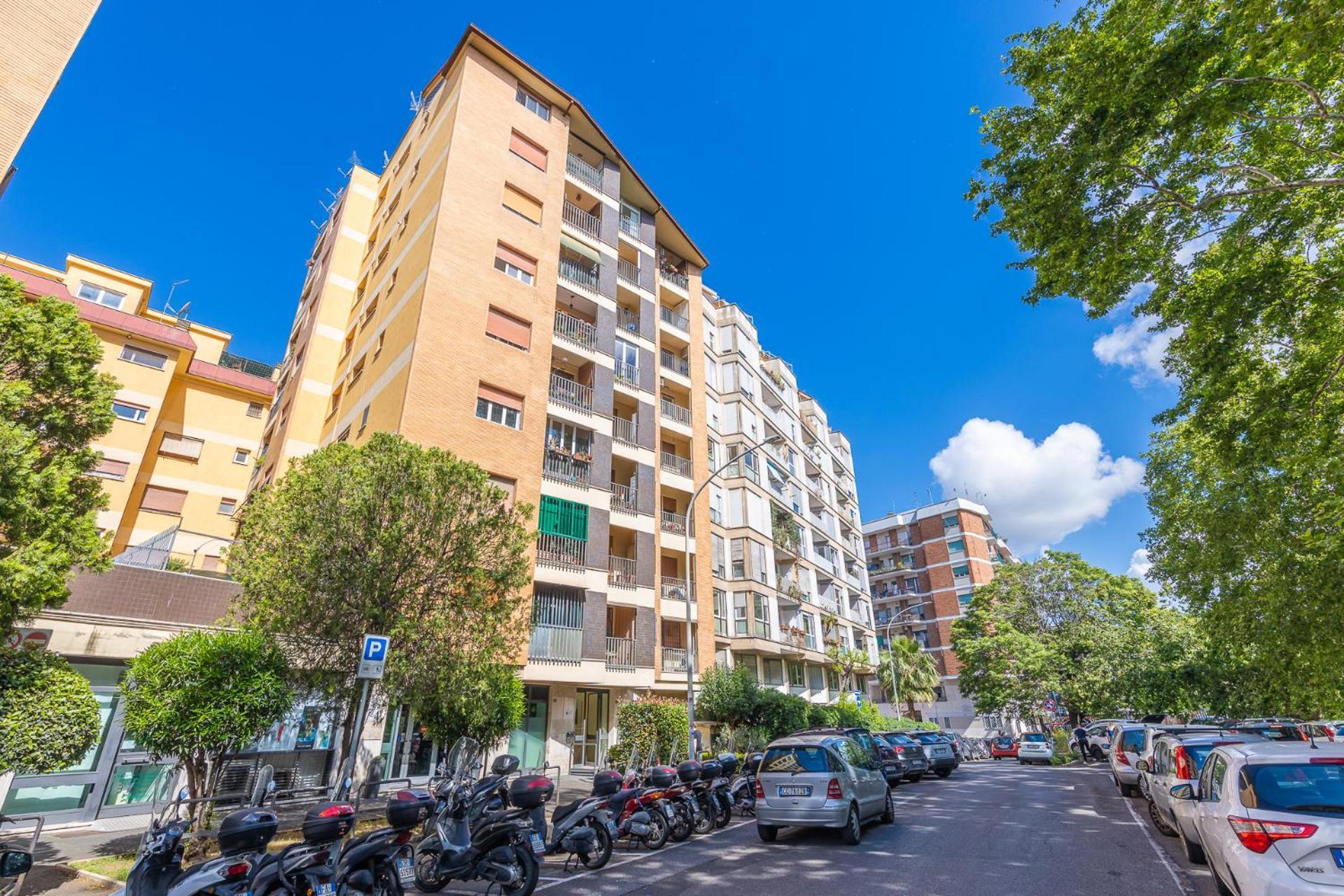 Lungotevere Apartment, Rome
